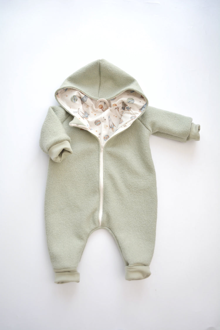 Walkoverall "Im Weltall" grün Gr. 74