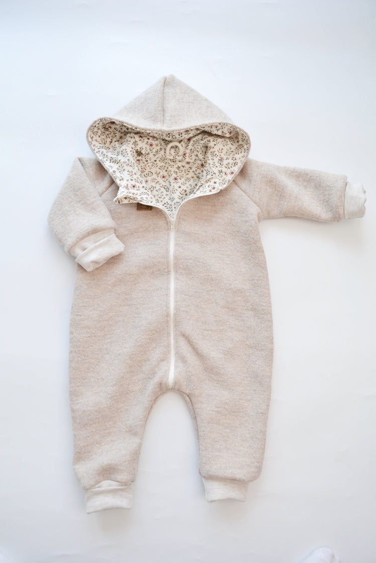 Walkoverall "Blumen“ beige Gr. 92