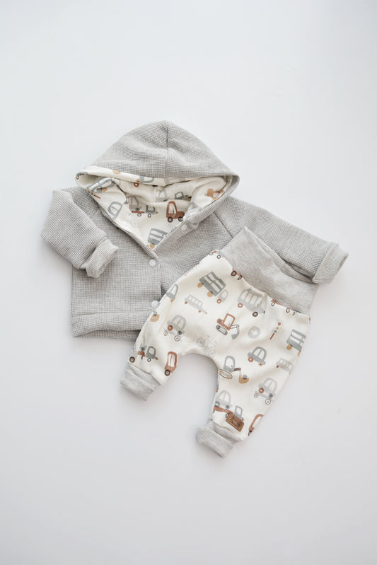 Outfit „Fahrzeuge" (Kaputzenjacke & Hose) Gr. 56