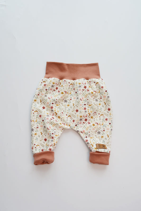 Hose "kleine Blumen" Gr. 56