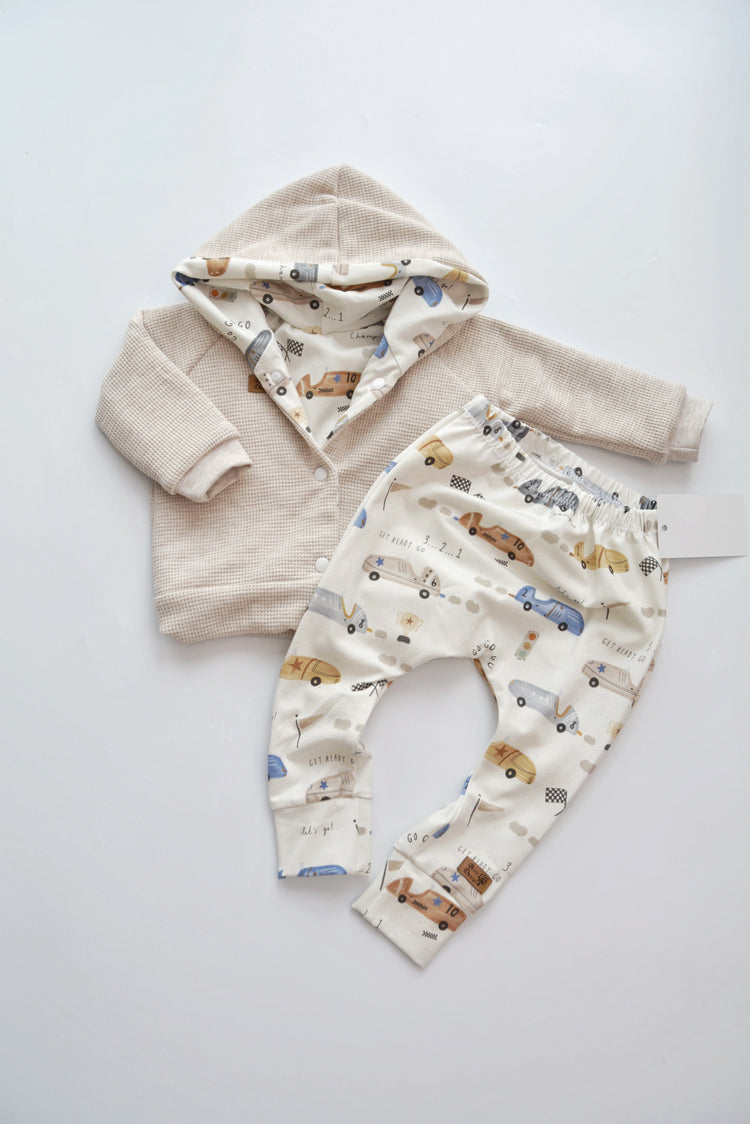 Outfit "Rennautos" (Kaputzenjacke, Slim Harem) Gr. 80