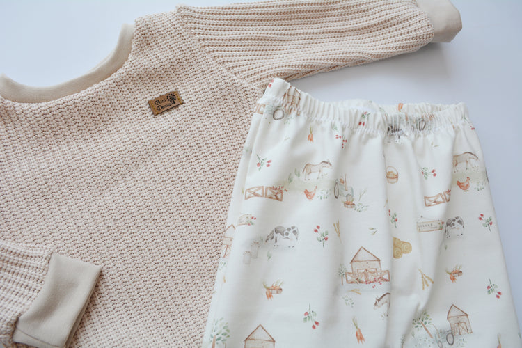 Outfit (Strickpulli beige & Slim Harem) "Bauernhof"